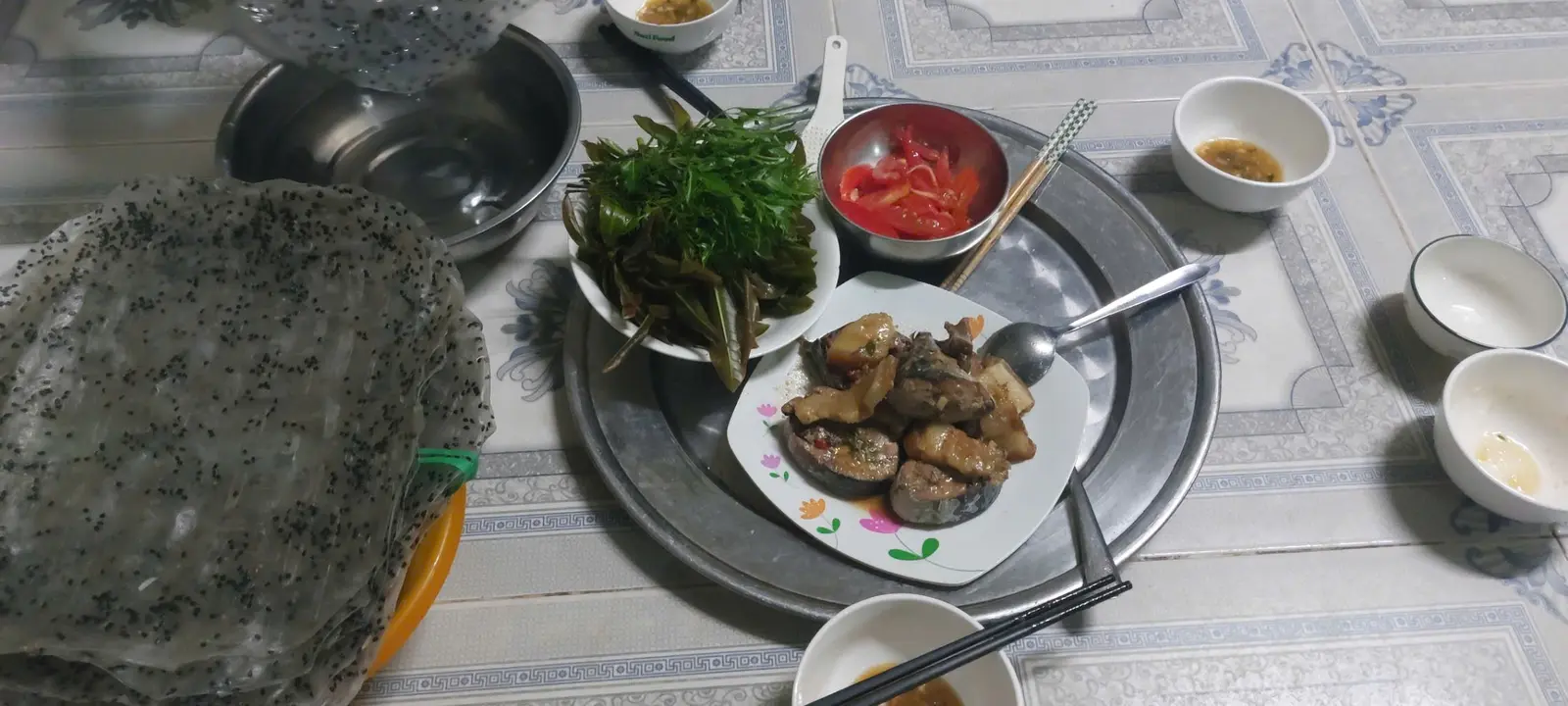 Một bữa ăn sau ngày dài khảo sát