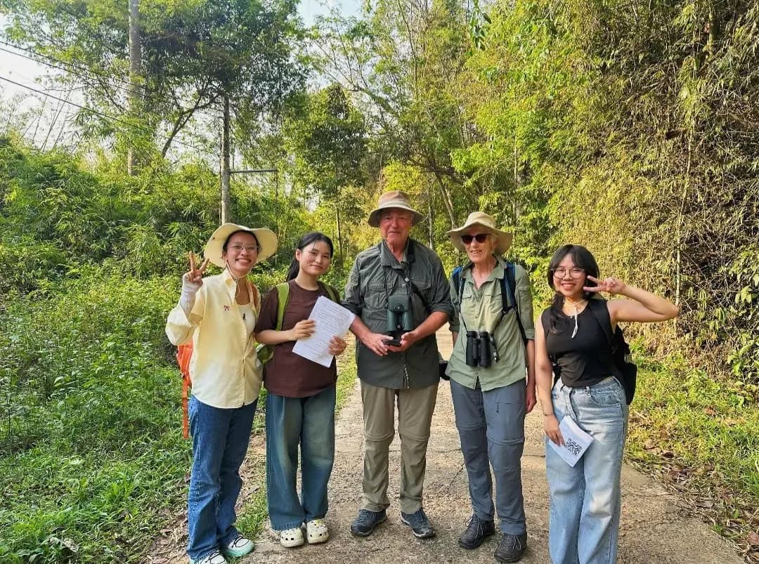 Nhóm cùng những người tham gia hành trình
