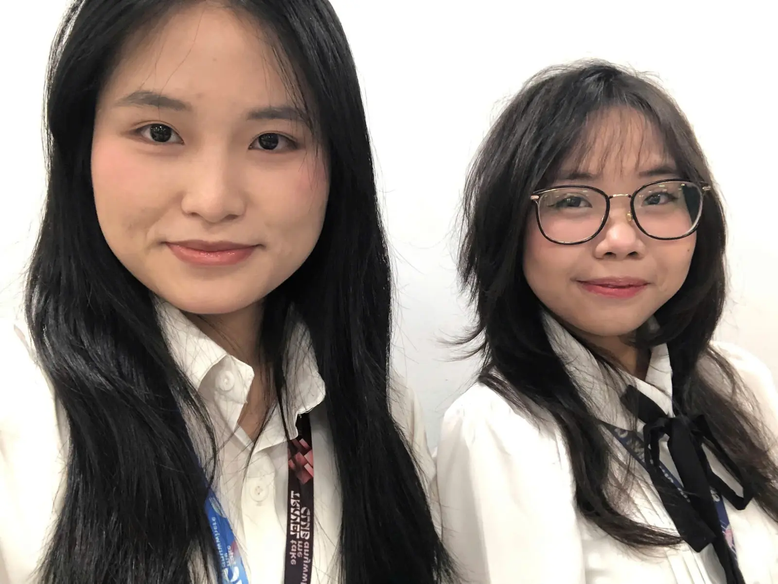 Hai thành viên trong ngày nghiệm thu
